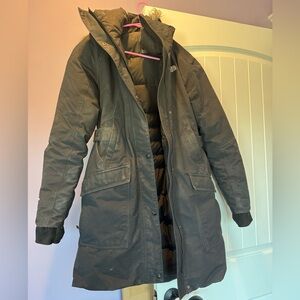 North face down waterproof coat size SMALL Black